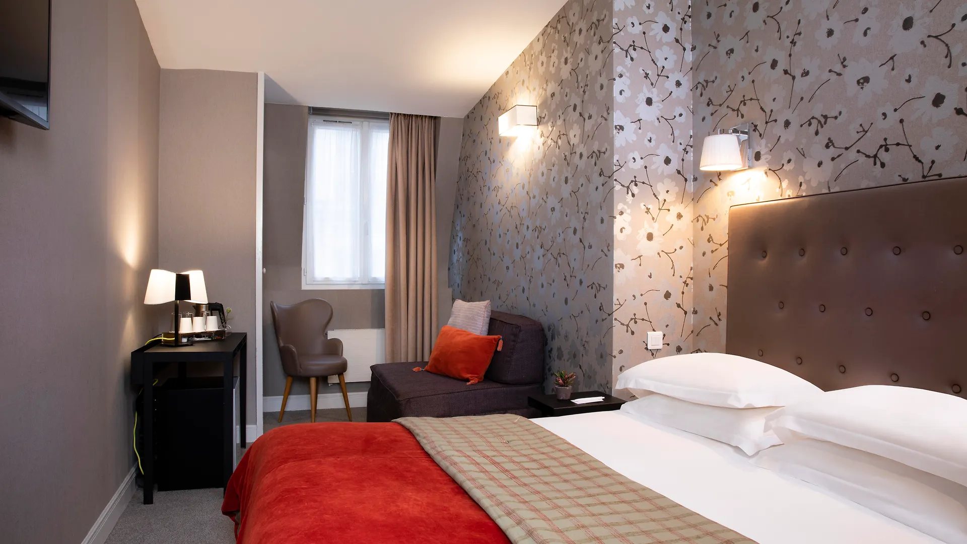 Hotel Plaza Etoile 3*