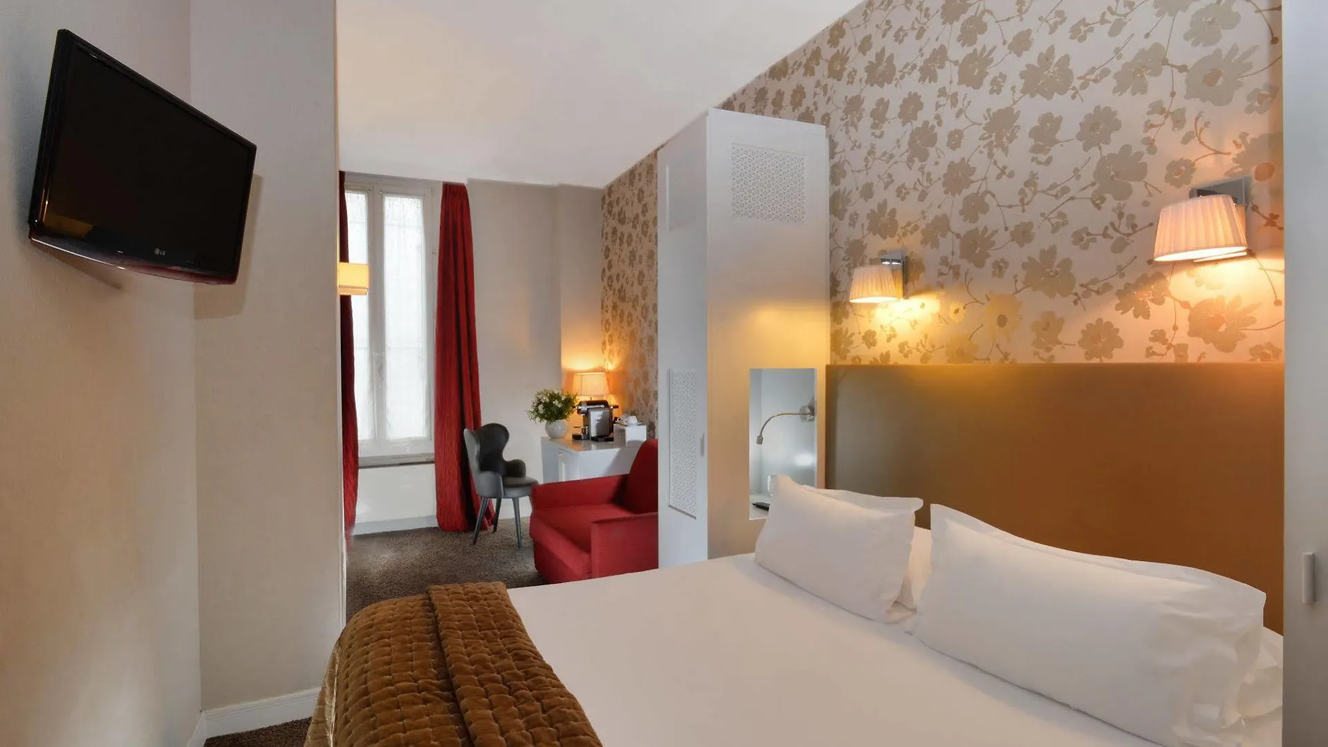 Plaza Etoile Hotel 3*